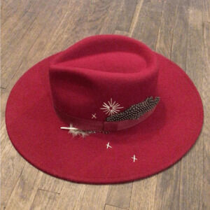 NEW! Rare Wyeth Crimson Boho rancher